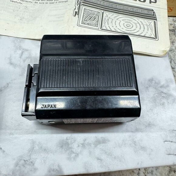 VINTAGE POCKET FUJICA ~ 350 ZOOM ~ FILM CAMERA with FLASH & INSTRUCTIONS - Picture 8 of 14